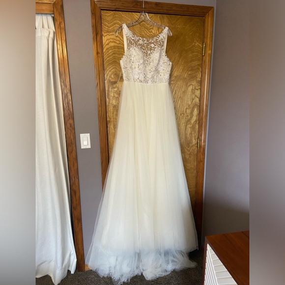 Custom Mira Zwillinger Wedding Dress. Size 6, fits more like a 2 - Picture 1 of 6